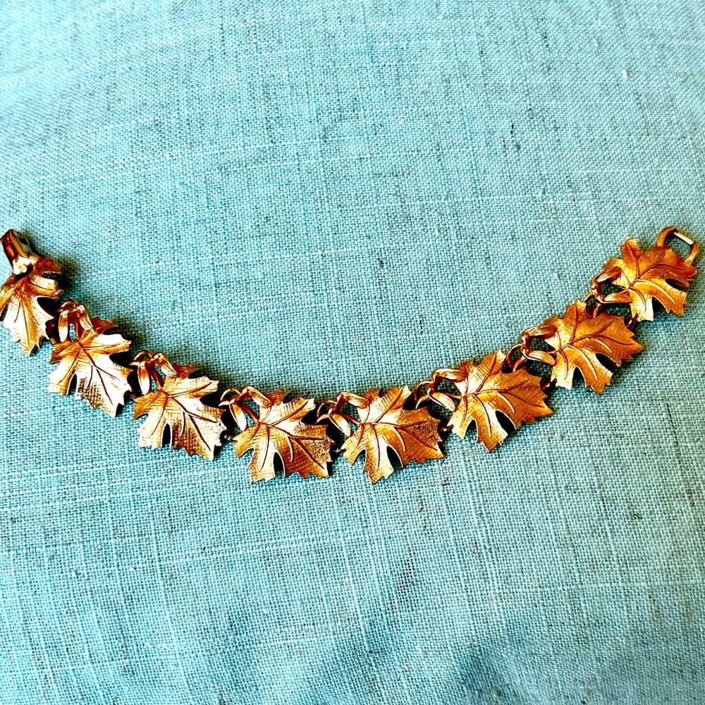Fabulous LISNER Vintage Bracelet Gold Tone Linked Leaves Signed
